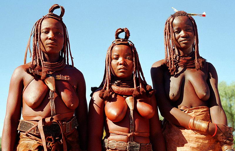 Африканская жизнь голого племени без одежды